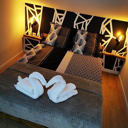 Appartement Neuf Climatise Sous Les Toits La Roche-Chalais Exterior foto