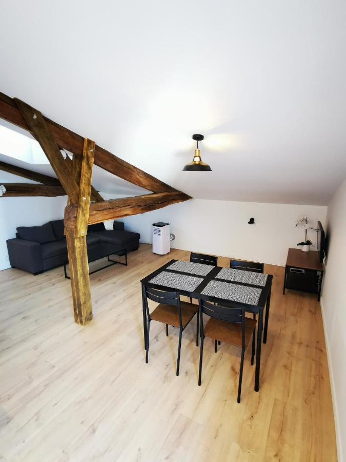Appartement Neuf Climatise Sous Les Toits La Roche-Chalais Exterior foto