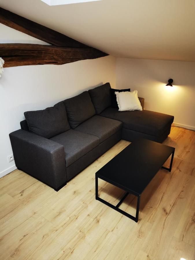 Appartement Neuf Climatise Sous Les Toits La Roche-Chalais Exterior foto