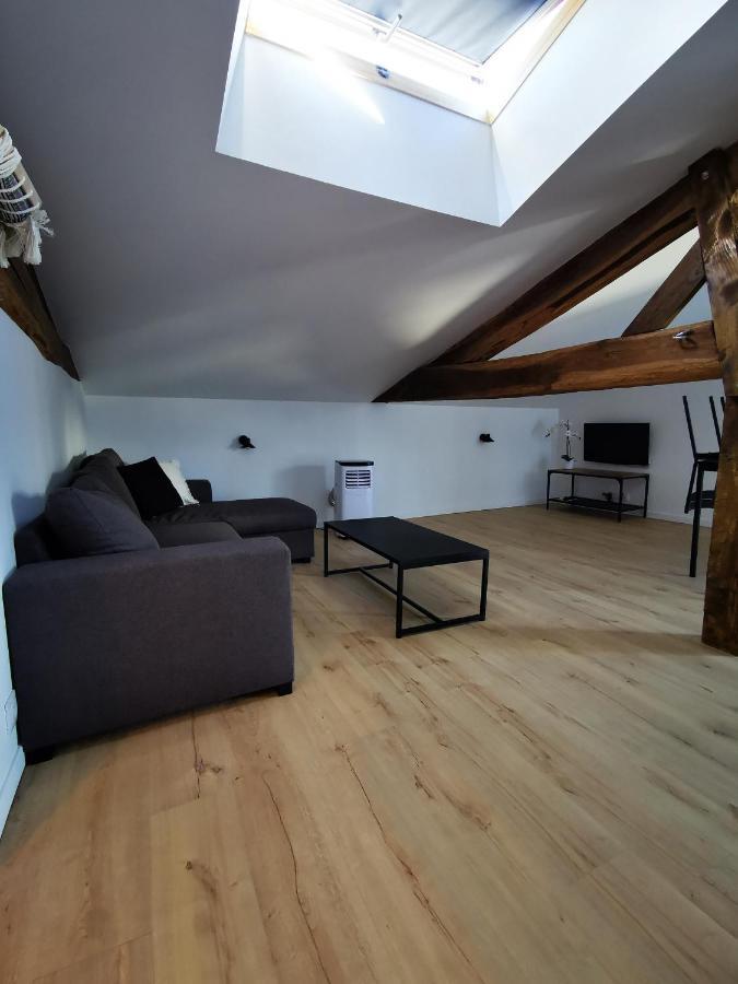 Appartement Neuf Climatise Sous Les Toits La Roche-Chalais Exterior foto