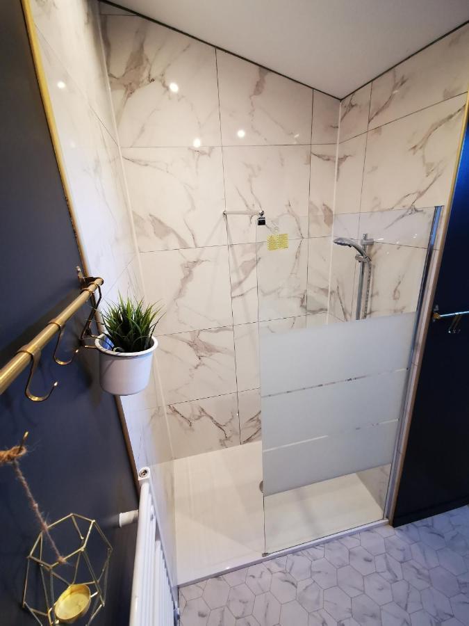 Appartement Neuf Climatise Sous Les Toits La Roche-Chalais Exterior foto