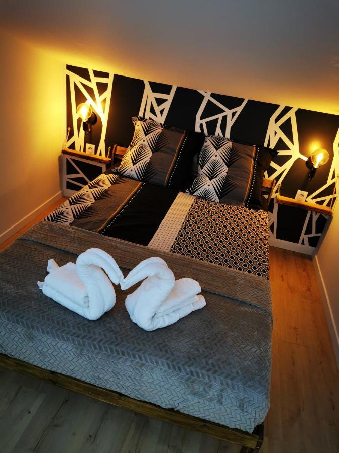 Appartement Neuf Climatise Sous Les Toits La Roche-Chalais Exterior foto